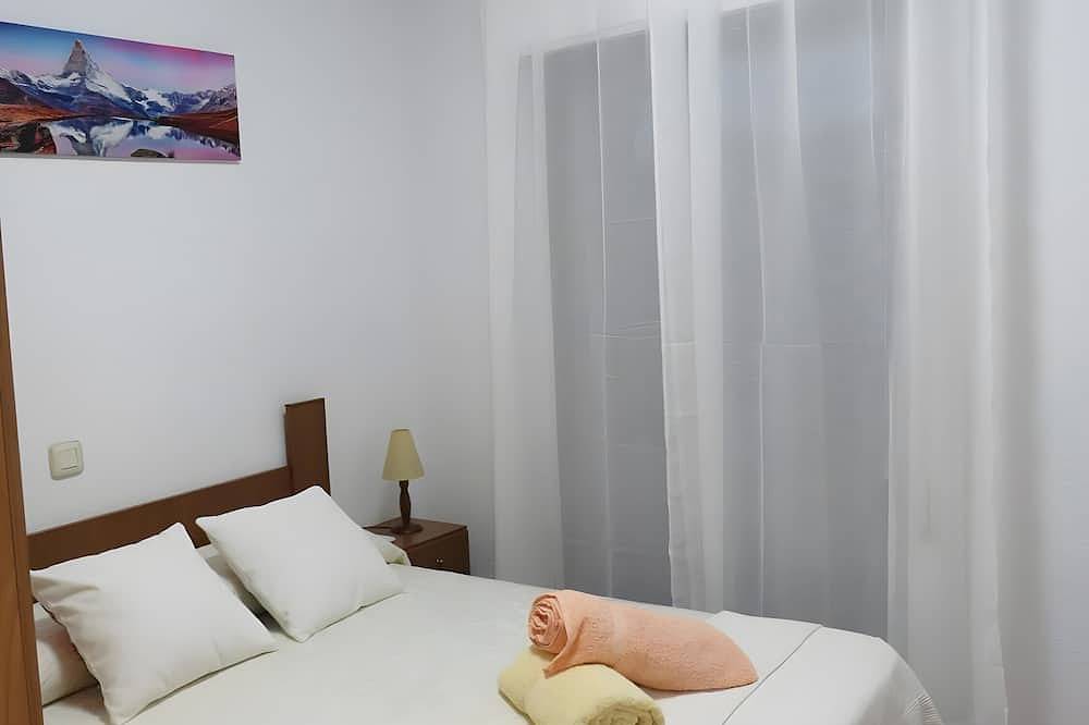 Apartamento entero, Apartamento 'El Portal De Beni 1' con balcón, Wi-Fi y aire acondicionado in Pedro Bernardo, Valle del Tiétar