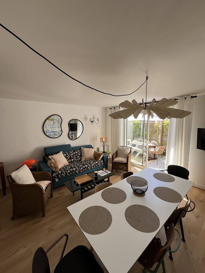 Location de vacances pour 6 personnes, avec terrasse et jardin, animaux acceptés dans Plage De L Arnerault La Flotte - 3