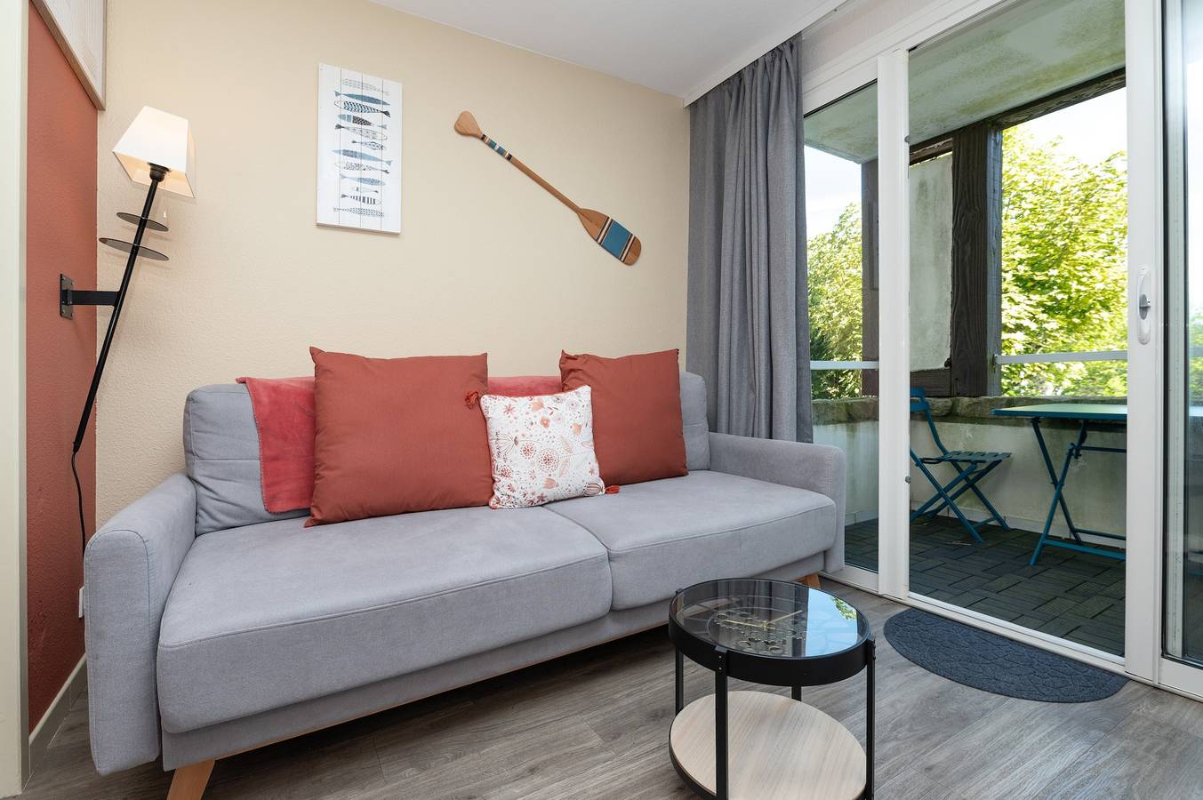 Appartement entier, Appartement « Arzon » avec terrasse, piscine partagée et jardin commun in Kerjouanno, Arzon