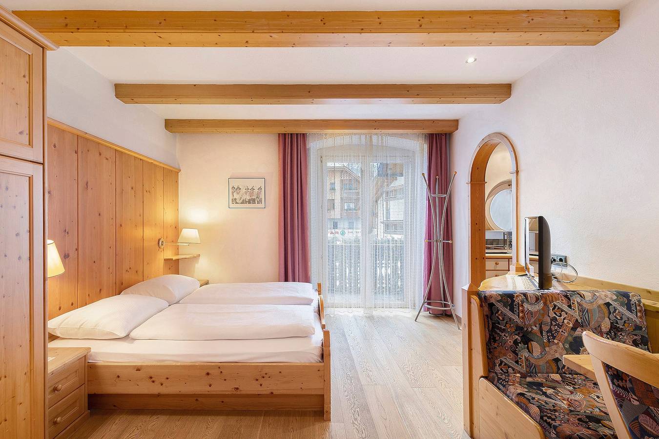 Appartamento intero, Appartamento 'Mupan Genziana Monolokal' con Vista Montagna, Balcone e Wi-Fi in San Vigilio di Marebbe, Marebbe