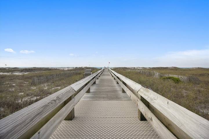 Vacation rental for 8 people, with pool and balcony as well as hot tub and sauna by Orange Beach