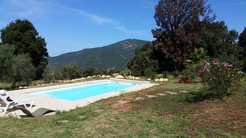 Location de vacances pour 6 personnes, avec piscine ainsi que terrasse et jardin à Cauro - 2