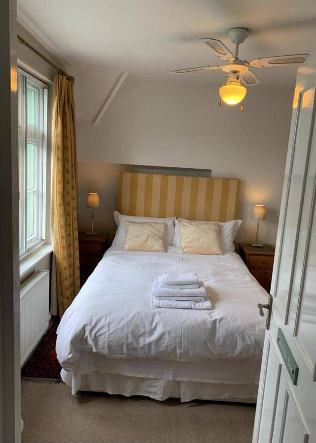 Double Room with Private Bathroom in Glastonbury, Somerset