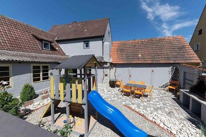 Ferienhaus für 8 Personen, mit Garten und Seeblick sowie Terrasse und Ausblick, mit Haustier am Brombachsee