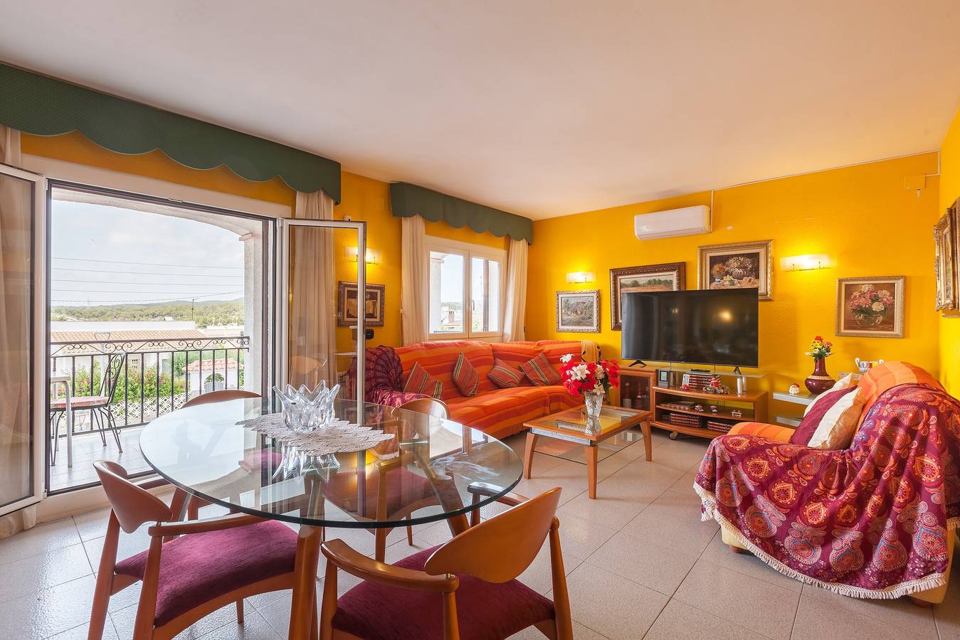 Casa de vacaciones 'Villa Lilia' con vistas al mar, piscina privada y Wi-Fi in Villanueva y Geltrú, Garraf