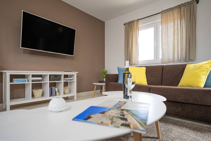 Villa pour 10 personnes, avec balcon/terrasse ainsi que piscine et terrasse à Stari Grad - 2