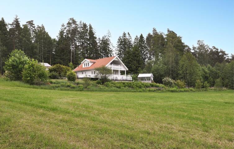 Hus för 8 Personer med terass in Vänern
