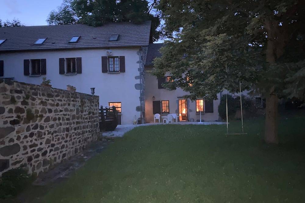 House in Saint-Nectaire (queso), Parque Natural Regional Volcans d'Auvergne