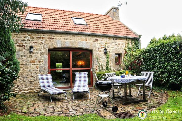Gîte für 4 Personen, mit Terrasse und Garten in Plougoulm