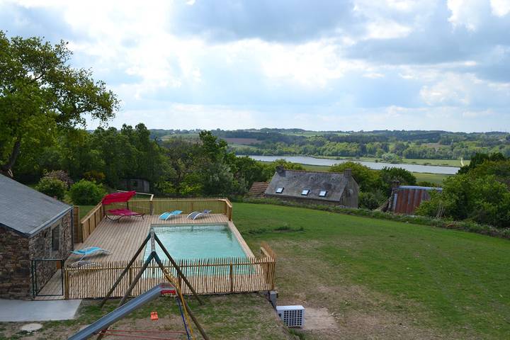 Gîte pour 14 personnes, avec piscine ainsi que terrasse et jardin à Béganne - 3