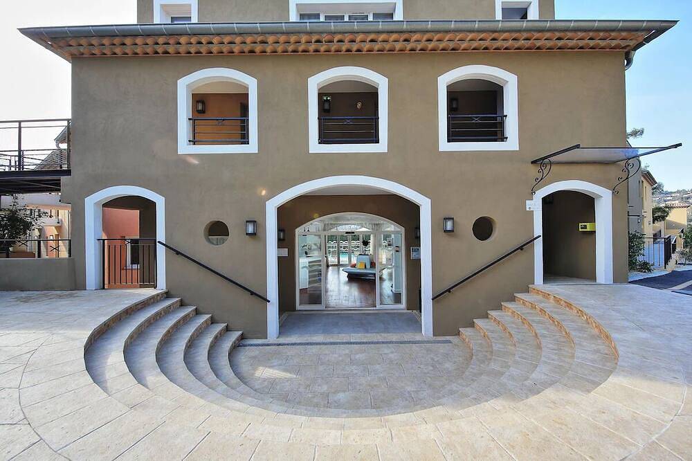 Relaxing Space Ideal For Family Stay w/ Kitchen & Living Area | Access to Pool in Mougins, Region de Cannes