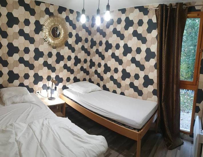 Location de vacances pour 6 personnes, avec jardin ainsi que terrasse et piscine, animaux acceptés à Signy-le-Petit - 3