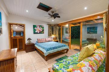 Maison d’hôte pour 3 personnes, avec vue et jardin dans Ha'apiti