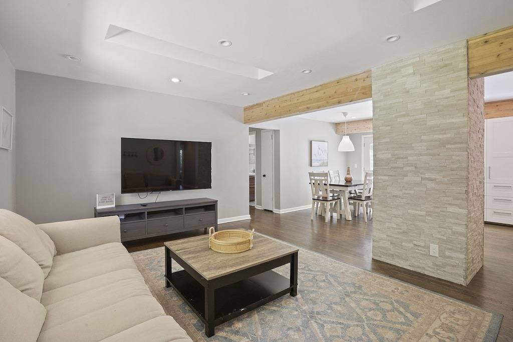 Modern style with nature around, a perfect vacation home in Mequon, Ozaukee County