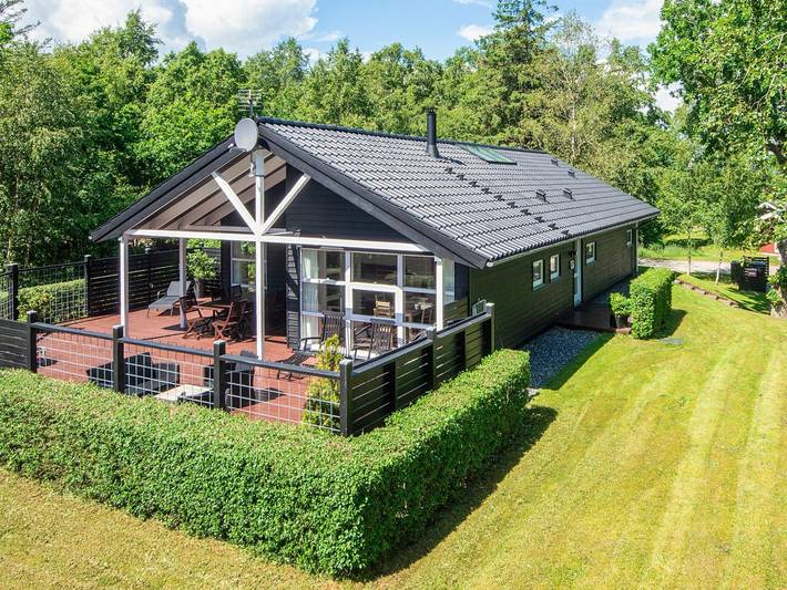 Ferienhaus für 6 Personen, mit Whirlpool und Terrasse sowie Garten und Sauna am Mariagerfjord