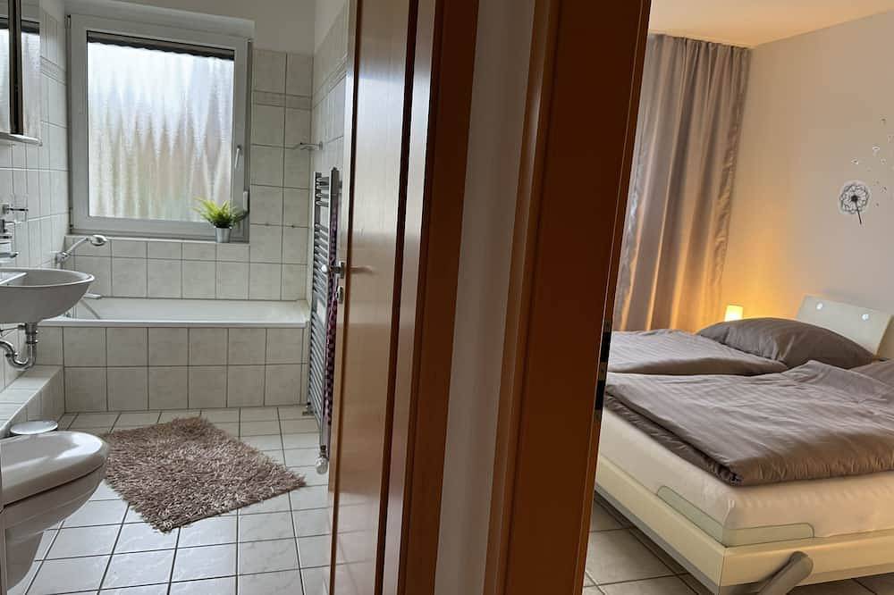 Entire apartment, Ruhrpott Residence - 3-room suite - 70m² with balcony in prime location in Oberhausen, Ruhr district