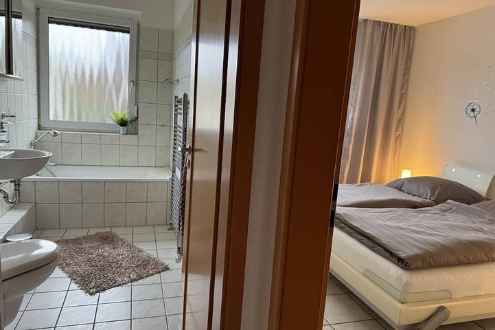 Entire apartment, Ruhrpott Residence - 3-room suite - 70m² with balcony in prime location in Oberhausen, Ruhr district