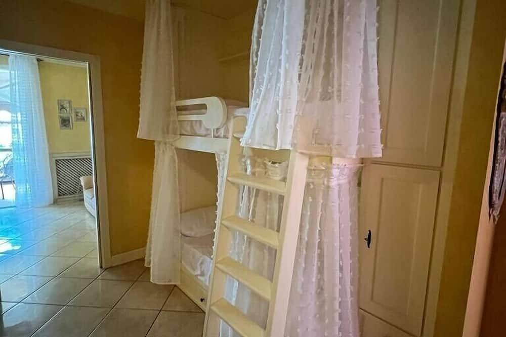 Entire apartment, Doctor House - Chic apartment a stone's throw from the lake in beautiful Desenzano in Rivoltella del Garda, Desenzano del Garda