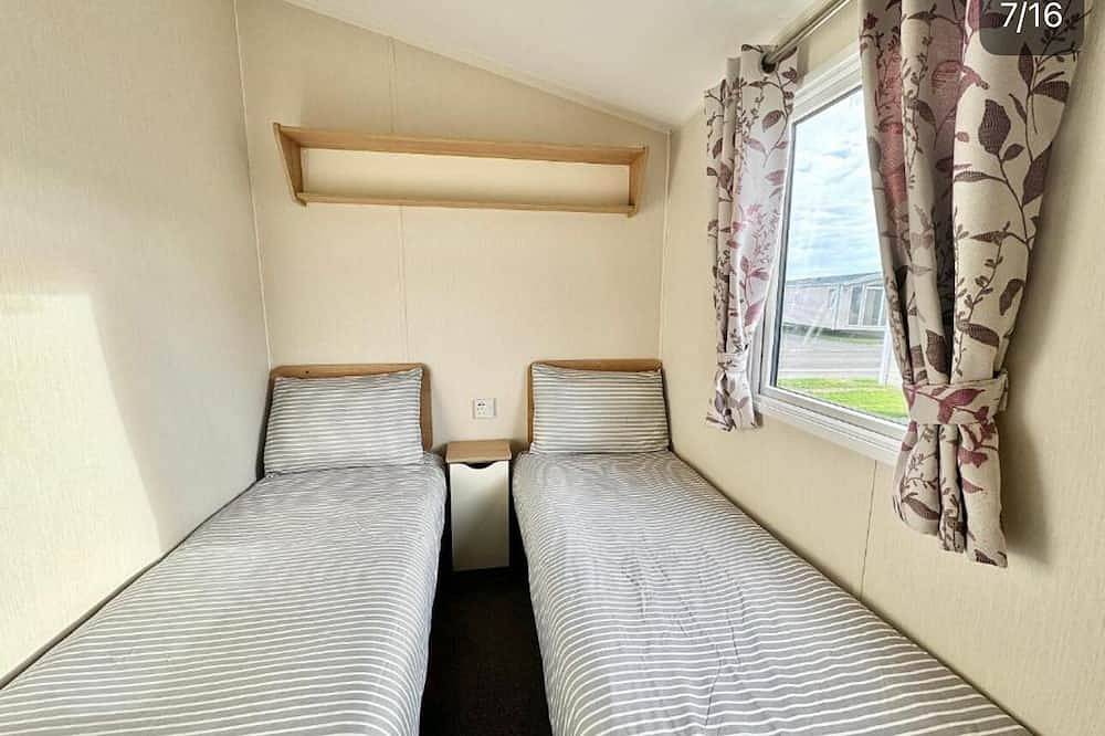 Stunning Holiday Caravan in Great Yarmouth – Just Steps from the Beach! in Great Yarmouth, The Broads