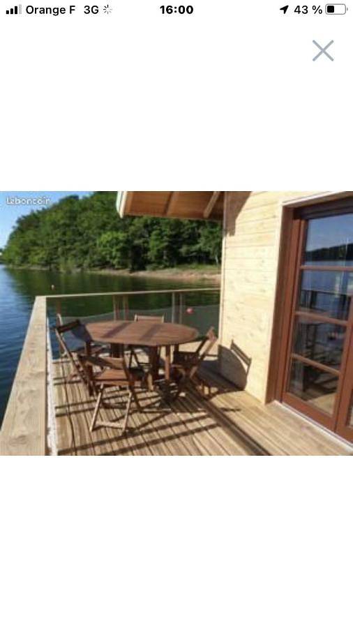Chalets flottants lac saint Étienne Cantales in Saint-Gérons, Région d'Aurillac