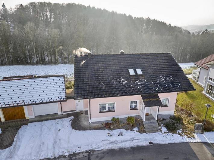 Ferienwohnung für 6 Personen, mit Balkon und Terrasse sowie Garten und Ausblick in Lalling