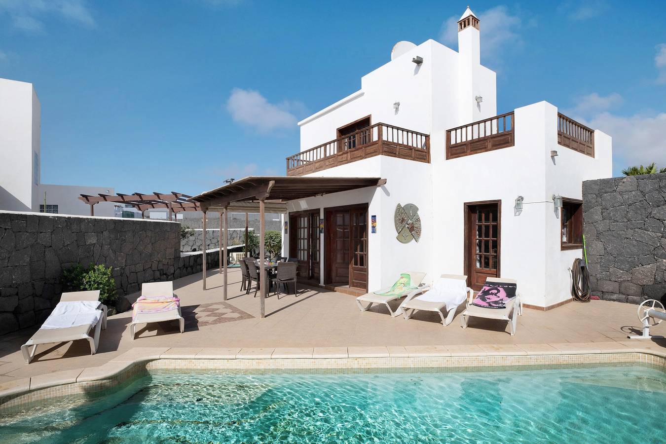 Villa Serendipity con vistas a la montaña, piscina climatizada privada y Wi-Fi in Playa Blanca, Yaiza