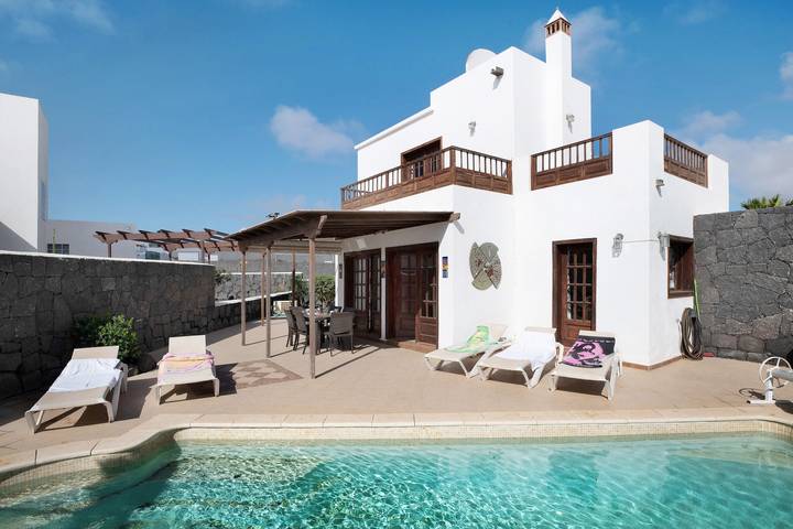 Villa Serendipity con vistas a la montaña, piscina climatizada privada y Wi-Fi in Playa Blanca, Yaiza