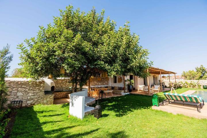 Villa pour 6 personnes, avec piscine et vue ainsi que terrasse et jardin