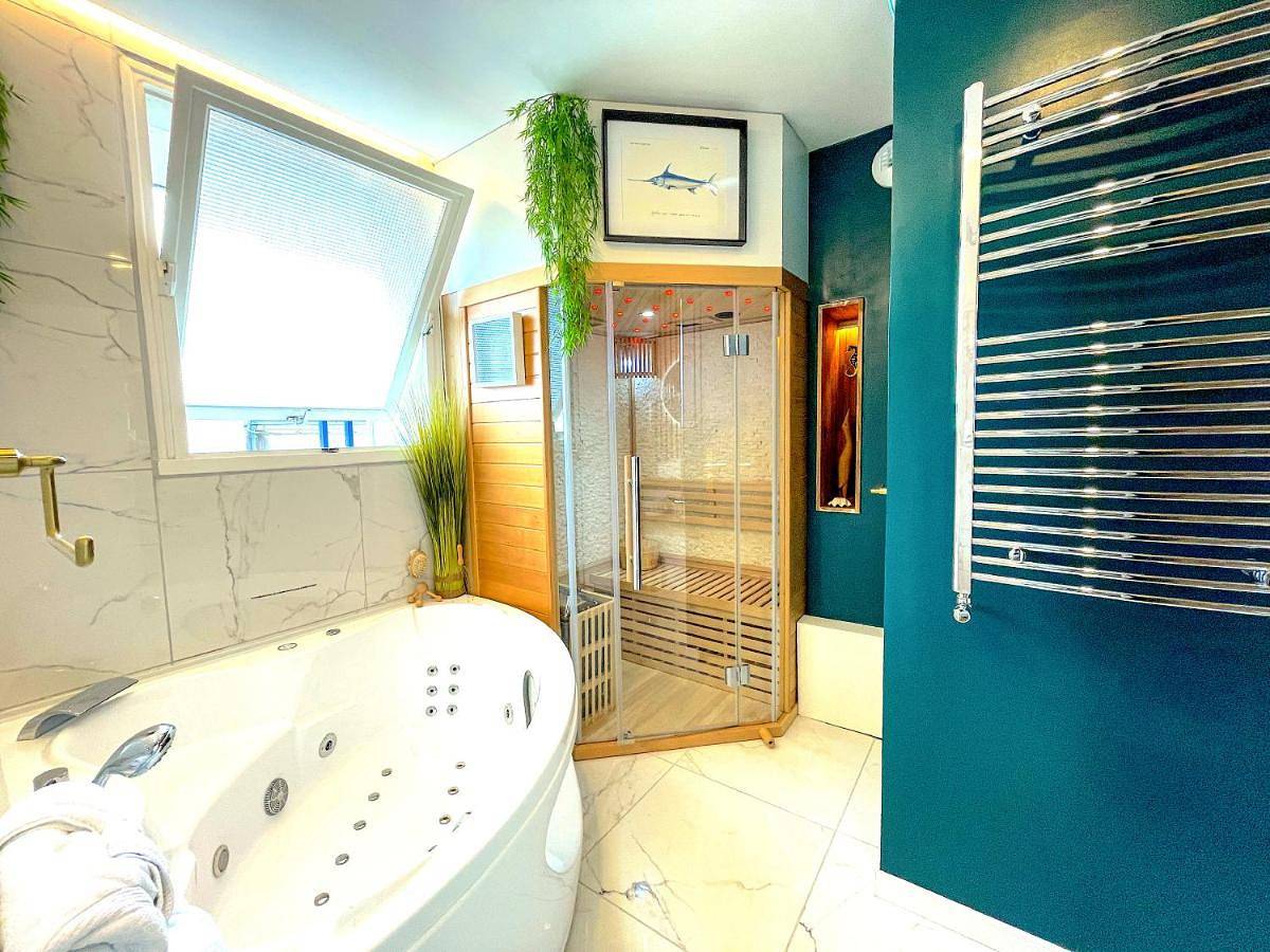Appartement entier, Superior Apartment with Sauna in Niort, Région de Niort