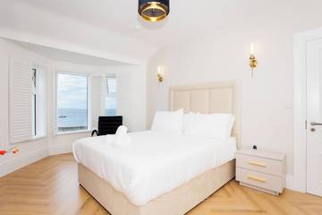 Holiday Home for 25 People in Portrush, County Antrim, Photo 1