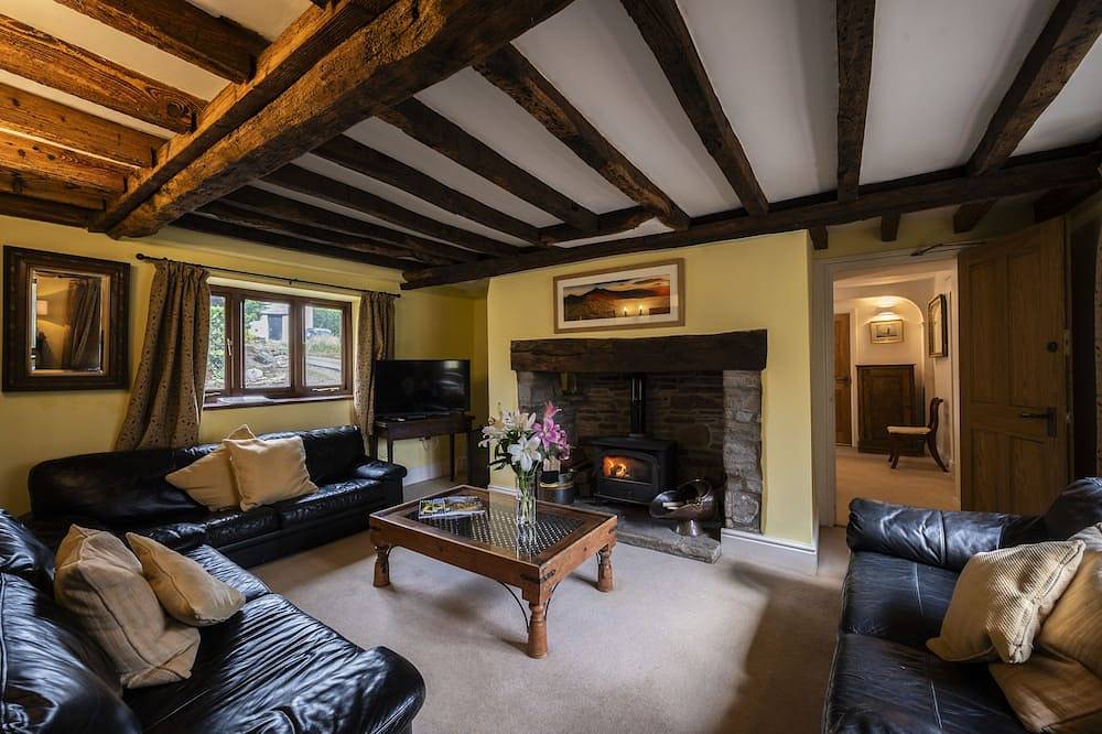 Trebarried Mill C17th- Something for All - Perfect for Groups/Families Max <16 P in Brecon Beacons