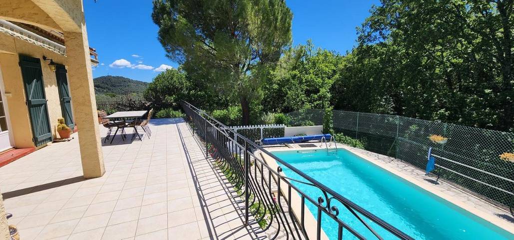 Chalet para 5 personas, con piscina y vistas además de balcón y jardín - 1
