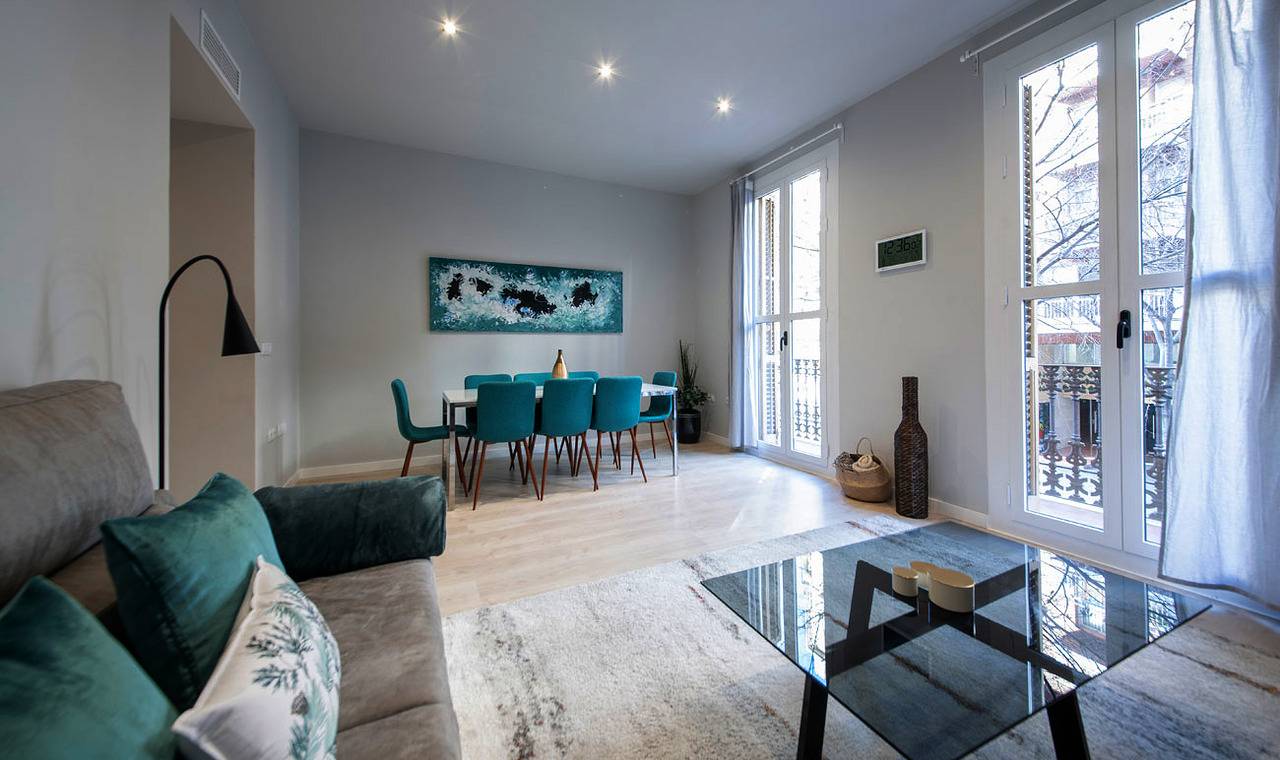 Entire apartment, Holiday apartment for 7 people with terrace in Barcelona Centre, Barcelona