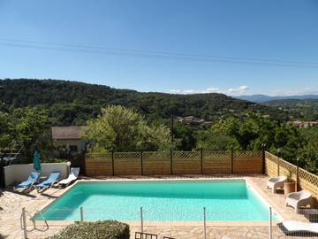 Gîte pour 2 personnes, avec jardin ainsi que piscine et terrasse à Salavas