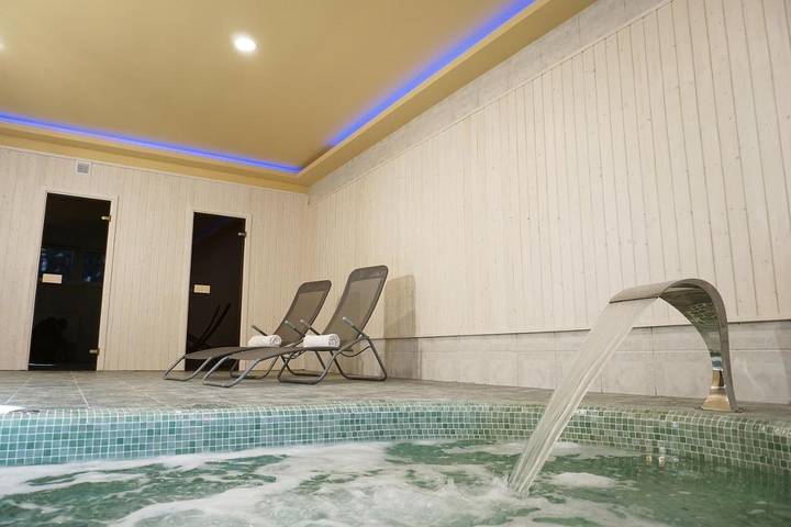 Alojamiento y desayuno para 2 personas, con jacuzzi además de sauna y jardín - 1