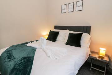 Log Cabin for 2 People in Barmouth, Gwynedd, Photo 2