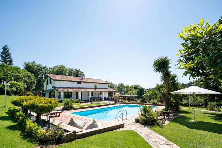Casa rural para 8 personas, con Terraza y Jardín además de Piscina y Vistas en Abegondo