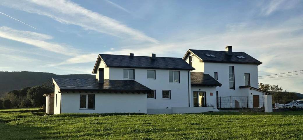 Apartahotel para 4 personas, con terraza además de vistas y jardín en Asturias