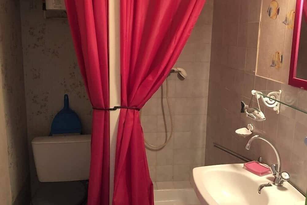 Appartement entier, Charmant studio situé à 150 m de la grande plage pour 3 personnes in Saint-Cast-le-Guildo, Région de Dinan