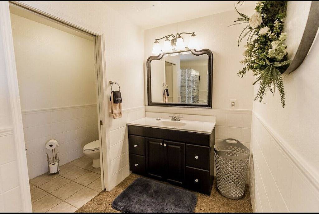 Ganze Wohnung, Huge Private Guest suite w/ jet tub in great neighborhood near attractions in Fresno, Fresno County