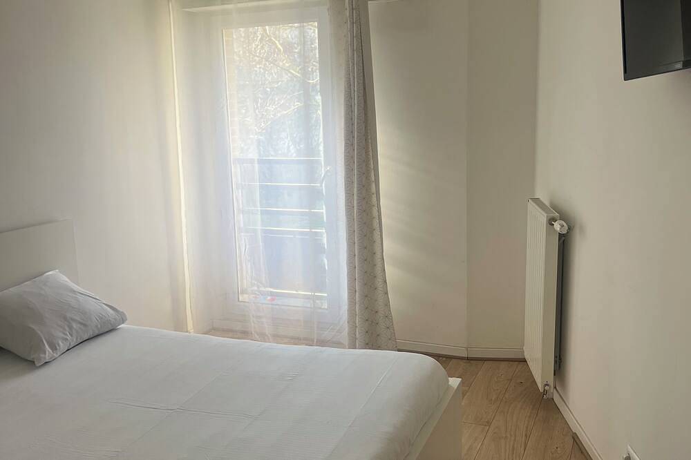 Entire apartment, Large, Bright Apartment in Rosny-sous-Bois, Seine-Saint-Denis