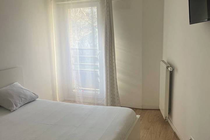 Ganze Wohnung, Large, Bright Apartment in Rosny-sous-Bois, Seine-Saint-Denis