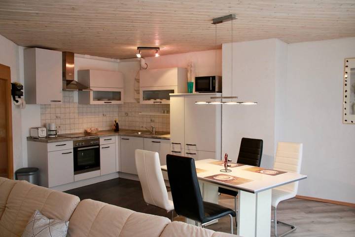 Ferienwohnung für 4 Personen, mit Balkon in Hilzingen - 2