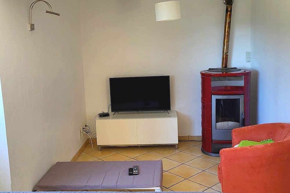 Appartement entier, Studio 4 personnes avec jardin privatif in Pradelles, Haute-Loire