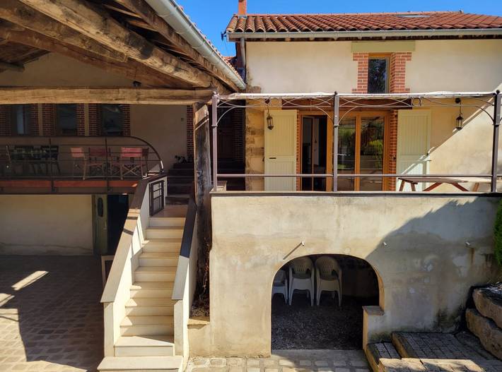 Location de vacances pour 15 personnes, avec balcon ainsi que jardin et piscine dans Rhône - 2