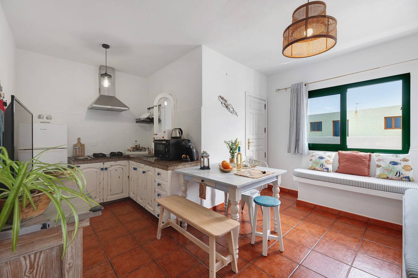 Vacation Home 'Dangminzheng' with Mountain View and Wi-Fi in Caleta de Caballo, Teguise