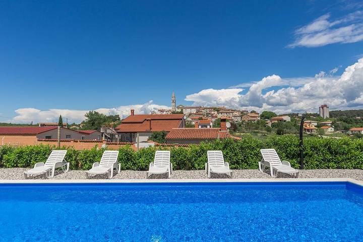 Ferienhaus für 10 Personen, mit Garten und Pool