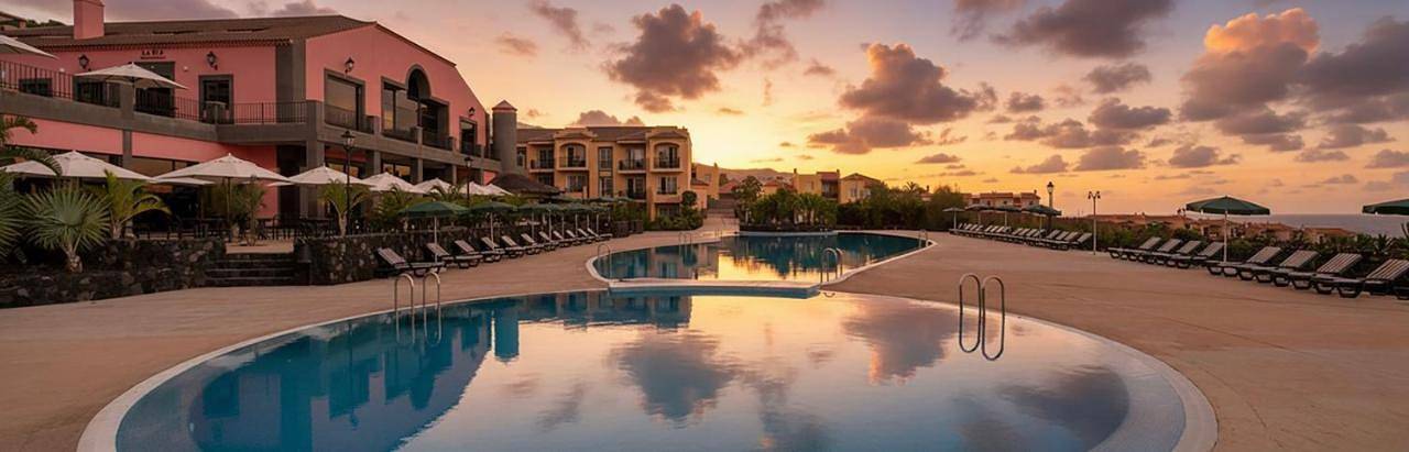 Apartamento de vacaciones para 4 personas, con jardín y piscina para niños además de piscina y vistas - 1
