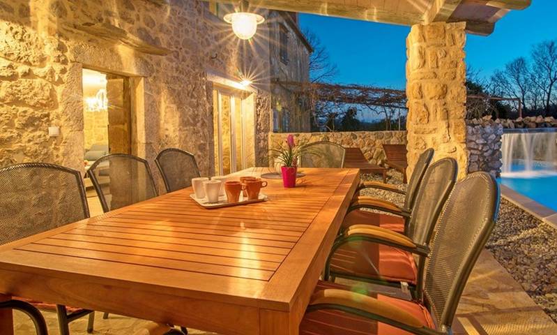 Ferienhaus für 10 Personen, mit Balkon/Terrasse und Pool