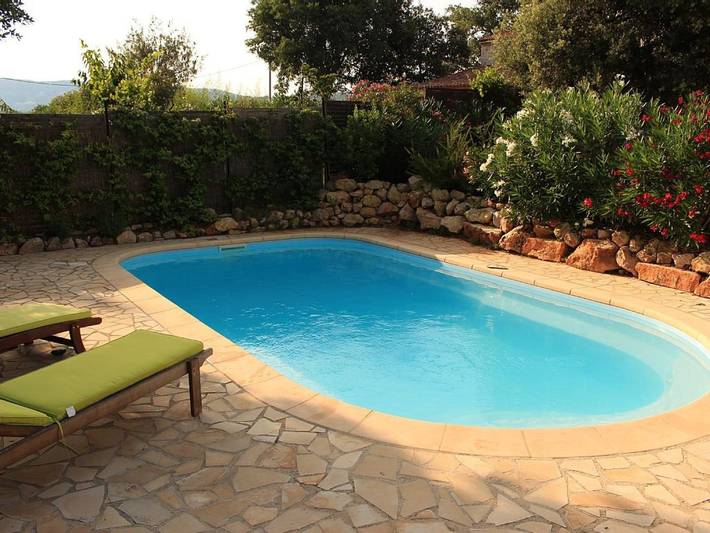 Gîte pour 4 personnes, avec Terrasse ainsi que Jardin et Piscine